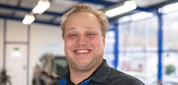 Liam Sasse, Kfz-Mechatroniker